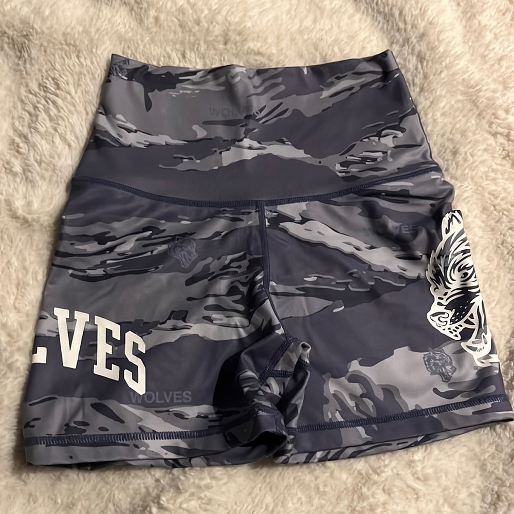 Darc Sport Arch Pump Shorts in Purple Stone Tiger Camo